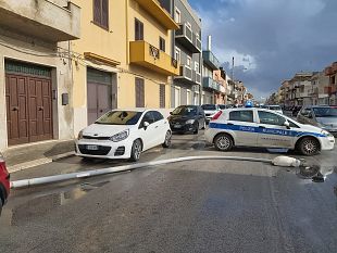 mazara-via-e-sansone-pilone-della-luce-crollato-perche-fatiscente