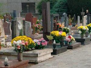 marsala-distrutti-due-chioschi-di-fiori-al-cimitero-si-indaga-sulla-pista-dolosa