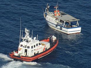 pantelleria-pesca-illegale-e-violazione-acque-territoriali-la-guardia-costiera-ferma-peschereccio-tunisino-2
