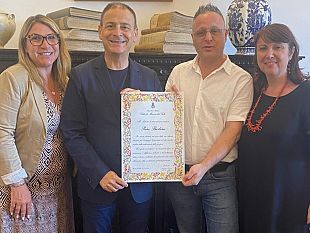 mazara-pergamena-celebrativa-allartista-piero-barbera