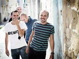 la-band-napoletana-dei-foja-riporta-la-musica-sul-palco-del-baluardo-velasco