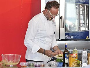 cous-cous-fest-al-via-a-trapani-la-prima-sfida-tra-chef-siciliani