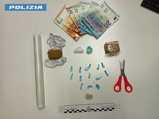 trapani/alcamo-la-polizia-arresta-pregiudicato-con-hashish-e-cocaina-pronte-per-lo-spaccio