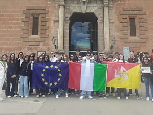 lic-lombardo-radice-pappalardo-trionfa-a-palermo-premiata-la-scuola-secondaria-nella-cornice-di-palazzo-reale