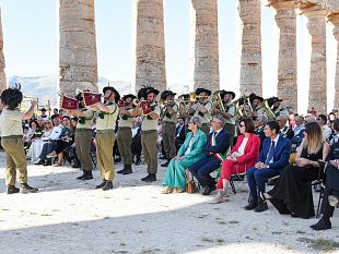 successo-strepitoso-al-tempio-di-segesta-la-fanfara-dei-bersaglieri-incanta-per-la-festa-della-repubblica