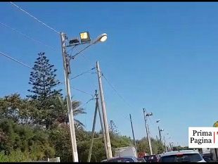 video-mazara-da-alcuni-giorni-luci-pubbliche-accese-anche-di-giorno-su-lungomare-fatamorgana-e-via-fani-pagano-i-cittadini-ed-i-responsabili