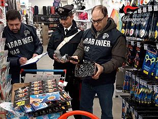 castelvetrano-operazione-capodanno-sicuro-oltre-1000-articoli-pericolosi-sequestrati-dai-carabinieri