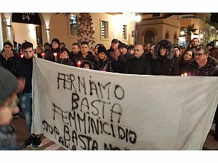 video-fiaccolata-in-memoria-di-rosalia-garofalo-e-di-tutte-le-vittime-di-femminicidio