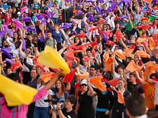 ottanta-giovani-di-etnie-culture-e-religioni-diverse-si-ritrovano-per-di-costruire-un-mondo-piu-unito-e-fraterno