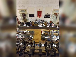 maggioranza-contro-opposizione-furbi-a-favore-di-chi-viola-occupazione-suolo