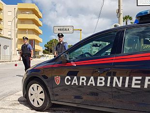 marsala/marsalasorpresi-mentre-trainano-una-barca-rubata-denunciati-dai-carabinieri