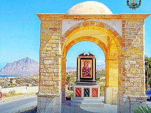 valderice-la-madonna-di-custonaci-torna-sotto-larco-del-cavaliere