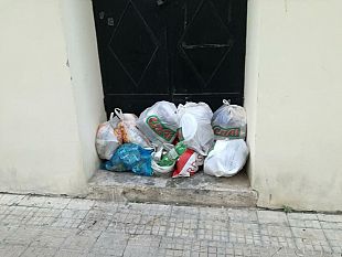 marsala-scuola-o-discarica-spazzatura-davanti-listituto-comprensivo