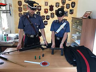 campobello-di-mazara-armi-clandestine-e-una-divisa-dei-carabinieri-arrestato-21enne