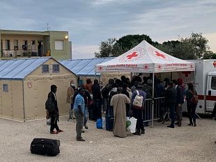 mazara/campobello-migranti-impegnati-nella-raccolta-delle-olive-senza-un-posto-dove-dormire