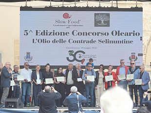 tutti-i-premiati-della-v-edizione-del-concorso-oleario-lolio-delle-contrade-selinuntine