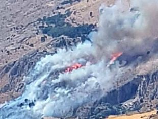 trapani/castellammare-incendio-in-zona-castello-di-baida