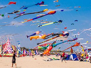 san-vito-lo-capo-si-colora-con-il-14-festival-internazionale-degli-aquiloni