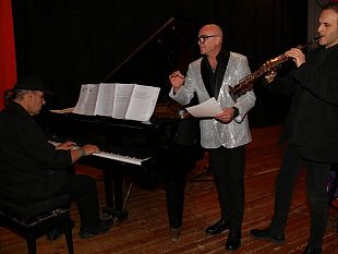 marsala-peppe-la-commare-canta-renato-zero-il-3-maggio-al-teatro-sollima