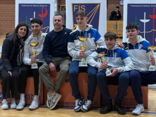 circolo-schermistico-mazarese-a-catania-finale-storica-tra-i-fratelli-tranchida-agli-assoluti-di-sciabola