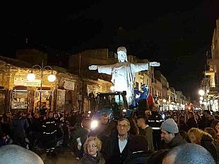 mazara-ultimo-giorno-di-sfilate-per-il-martedi-grasso