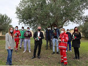 la-cooperativa-badia-grande-dona-olio-al-comune-di-trapani