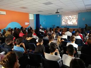 a-scuola-con-la-tourette-partecipato-ed-efficace-ieri-lincontro-a-scuola-a-isola-delle-femmine-sulla-sindrome-neurologica-dei-mille-tic