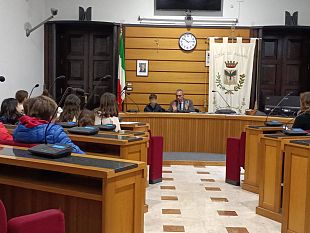 alcamo-il-consiglio-comunale-apre-le-porte-ai-piccoli-alunni-delle-scuole-cittadine