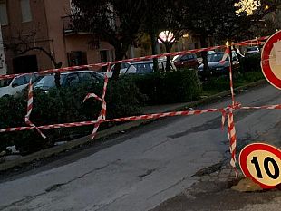 voragine-di-via-xx-settembre-dopo-la-segnalazione-transennata-larea