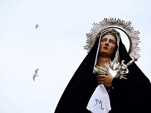 processione-dei-misteri-2020-al-via-la-raccolta-degli-oboli-da-parte-del-simulacro-de-laddolorata