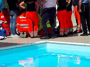 tragedia-a-palermo-bimba-di-2-anni-annega-in-piscina