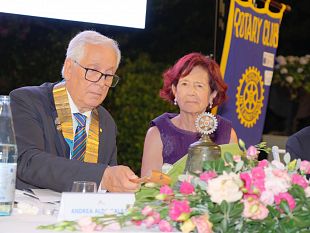 passaggio-della-campana-del-rotary-club-marsala-andrea-aldo-galileo-e-il-nuovo-presidente