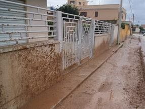 disagi-nella-via-mario-fani-la-pioggia-e-i-lavori-infangano-la-strada-e-le-case