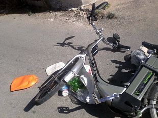 mazara-un-motociclista-investe-spazzatura-in-strada-e-si-ferisce-chi-paghera