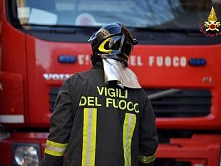 belice/sciacca-incendio-distrugge-cinque-auto-e-due-scooter-danneggiata-una-palazzina