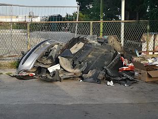 ninni-vaccara-segnala-rifiuti-speciali-abbandonati-nella-centralissima-via-roma