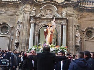 veglia-pasquale-celebrera-il-vescovo-fragnelli-in-cattedrale
