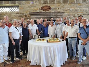 si-ritrovano-dopo-50-anni-gli-ex-studenti-del-corso-c-del-liceo-scientifico-cipolla-di-castelvetrano