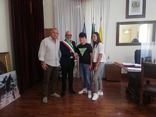 emanuele-ignoto-fantino-castelvetranese-premiato-dal-sindaco-alfano