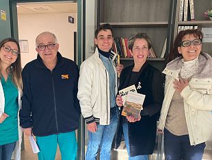 mazara-le-parole-che-curano-i-gesti-che-uniscono-volontari-donano-libri-al-reparto-di-radioterapia