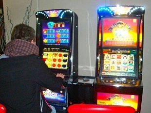 quanto-si-gioca-in-slot-machine-e-videolottery-a-mazara-marsala-e-castelvetrano-ludopatia-in-aumento-l-eroina-degli-anziani