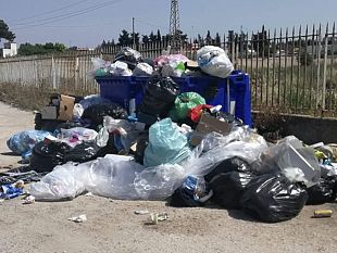 inizia-bella-stagione-e-citta-invasa-dalla-spazzatura-un-film-gia-visto