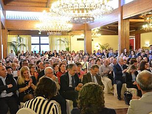 di-girolamo-fa-il-pienone-alla-sala-armony-e-sulle-provocazioni-di-grillo-parla-sempre-di-noi-perche-non-ha-niente-da-dire-sulla-citta