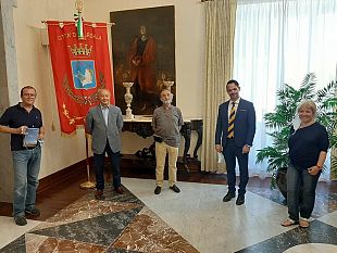 la-storia-del-marsala-presentato-al-sindaco-di-girolamo-la-nuova-pubblicazione-di-vittorio-lo-jacono