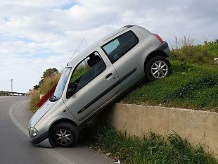 valderice-singolare-incidente-lungo-la-statale-187