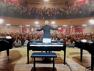 trapani/trapani-claudio-baglioni-incanta-il-pubblico-del-cine-teatro-ariston