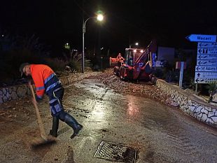 nubifragio-su-san-vito-fiume-di-fango-e-pietre-blocca-la-sp16