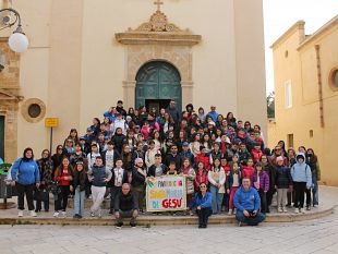 mazara-i-ragazzi-dellacr-in-visita-agli-altari-di-san-giuseppe