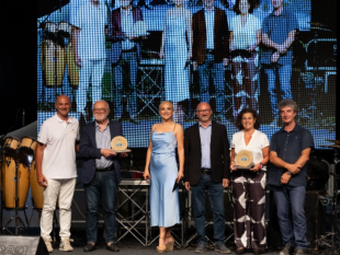 festa-dei-mari-2025-quattro-giorni-di-gastronomia-musica-e-innovazione-a-baia-cornino