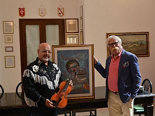 mazara-il-maestro-michele-ramo-dona-alla-citta-un-violino